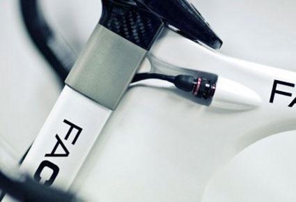 أستون مارتن تطلق دراجة إكس فاكتور ون-77  